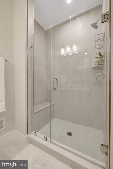 Bath - 1694 Bandit Loop #17B, Reston, VA 20190 photo 3 of 4