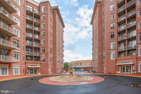4490 Market Commons Dr #312, Fairfax, VA 22033