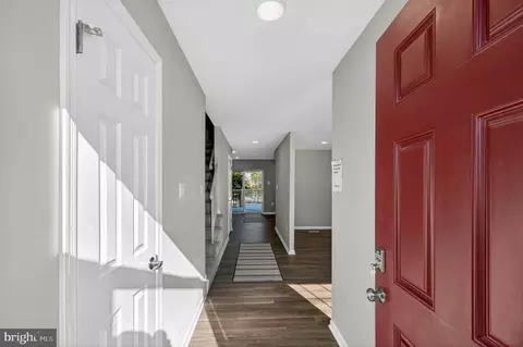 6639 Green Ash Dr, Springfield, VA 22152 photo 2