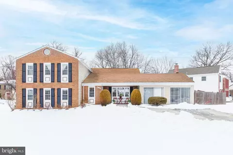 2104 Maleady Dr, Herndon, VA 20170
