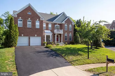 12494 Cliff Edge Dr, Herndon, VA 20170