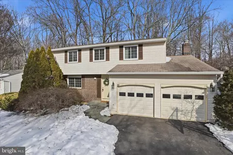 9810 Oleander Ave, Vienna, VA 22181