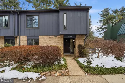 1735 Ivy Oak Sq #7, Reston, VA 20190