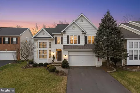 5870 Linden Creek Ct, Centreville, VA 20120