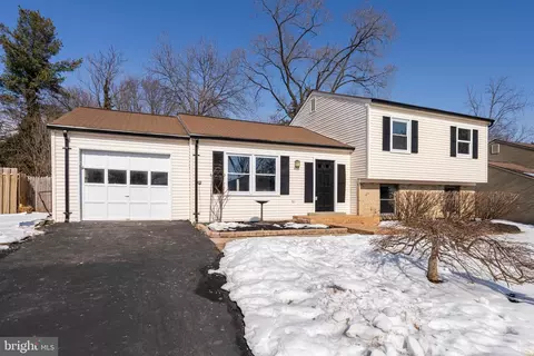 610 Worchester St, Herndon, VA 20170