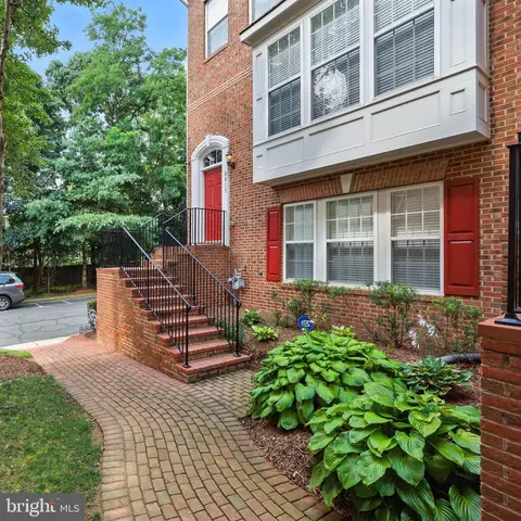 8015 Reserve Way, Vienna, VA 22182