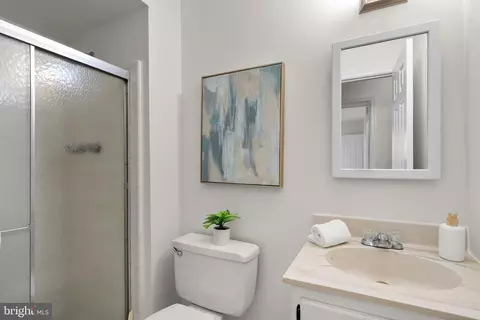 Bath - 1317 Merrie Ridge Rd, Mclean, VA 22101 photo 6 of 6