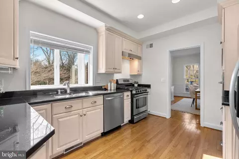 Kitchen - 1317 Merrie Ridge Rd, Mclean, VA 22101 photo 3 of 7