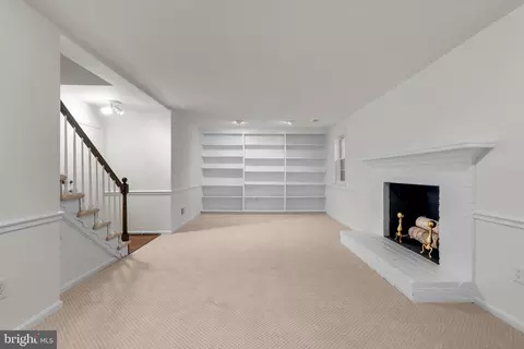 Living - 1317 Merrie Ridge Rd, Mclean, VA 22101 photo 7 of 10