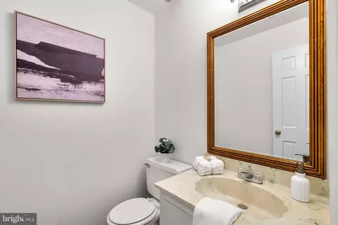 Bath - 1317 Merrie Ridge Rd, Mclean, VA 22101 photo 4 of 6