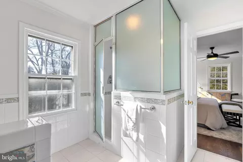 Bath - 1317 Merrie Ridge Rd, Mclean, VA 22101 photo 3 of 6
