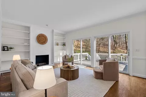 Living - 1317 Merrie Ridge Rd, Mclean, VA 22101 photo 3 of 10
