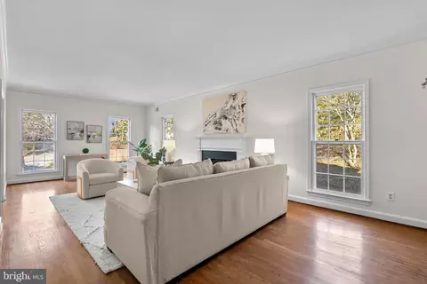 Living - 1317 Merrie Ridge Rd, Mclean, VA 22101 photo 2 of 10