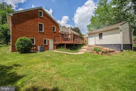 Exterior - 7039 Calamo St, Springfield, VA 22150 photo 18 of 20