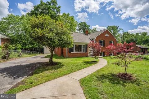 Exterior - 7039 Calamo St, Springfield, VA 22150 photo 3 of 20