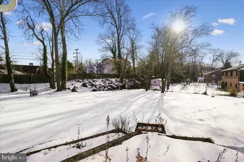 Exterior - 7039 Calamo St, Springfield, VA 22150 photo 12 of 20