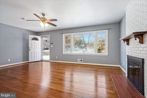 Living - 7039 Calamo St, Springfield, VA 22150 photo 3 of 8