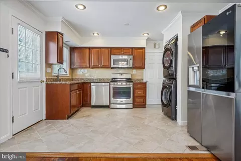 Kitchen - 7039 Calamo St, Springfield, VA 22150 photo 2 of 4