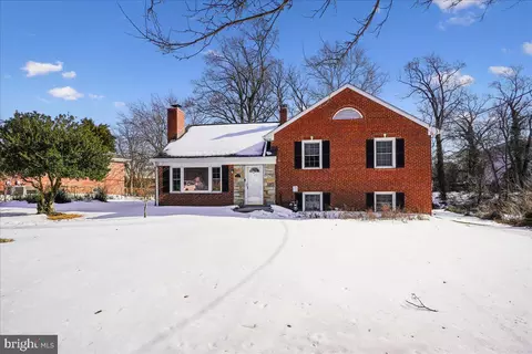 Exterior - 7039 Calamo St, Springfield, VA 22150 photo 14 of 20