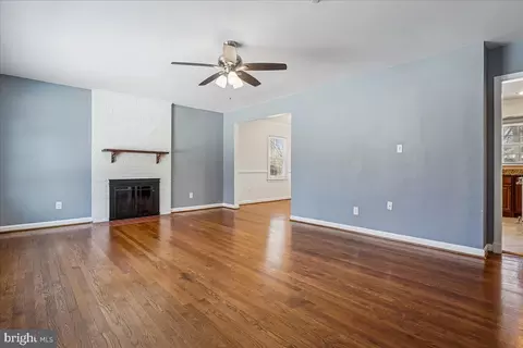 Living - 7039 Calamo St, Springfield, VA 22150 photo 4 of 8