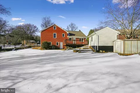 Exterior - 7039 Calamo St, Springfield, VA 22150 photo 8 of 20