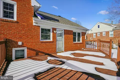 Exterior - 7039 Calamo St, Springfield, VA 22150 photo 6 of 20