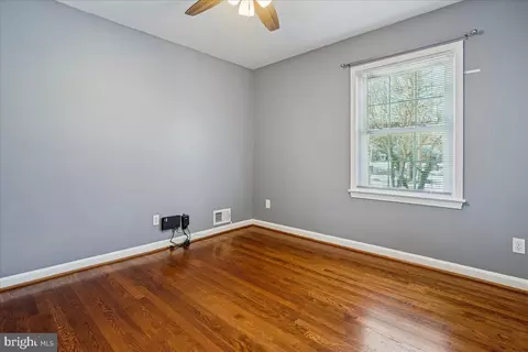 Bedroom - 7039 Calamo St, Springfield, VA 22150 photo 4 of 6