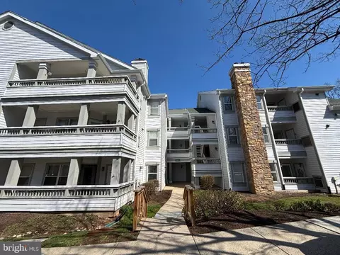 4405 Sedgehurst Dr #202, Fairfax, VA 22033