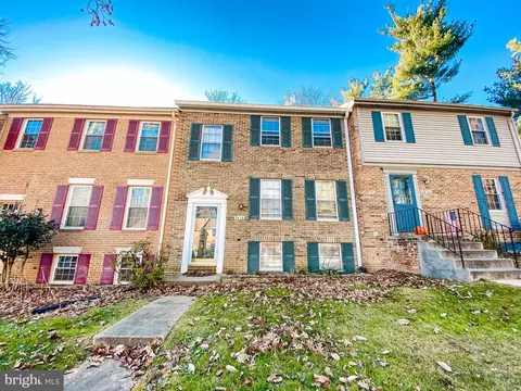 9628 Lindenbrook St, Fairfax, VA 22031