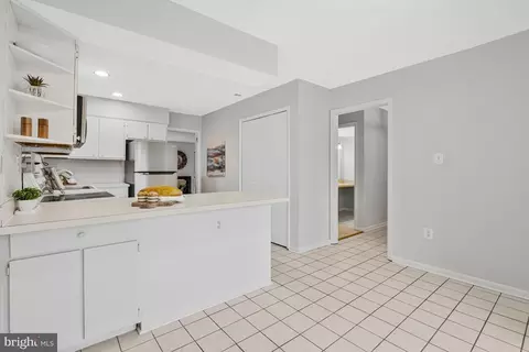 Entry Way - 2005 Wethersfield Ct, Reston, VA 20191 photo 3 of 5