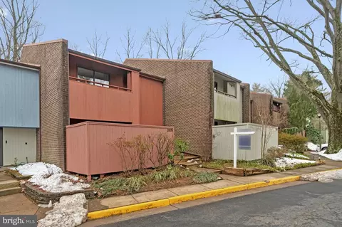 Exterior - 2005 Wethersfield Ct, Reston, VA 20191 photo 2 of 12