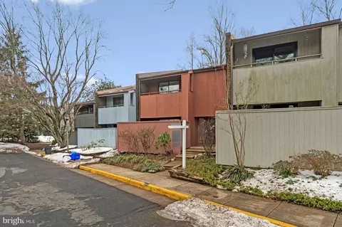 Exterior - 2005 Wethersfield Ct, Reston, VA 20191 photo 3 of 12