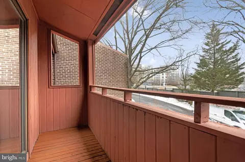 Exterior - 2005 Wethersfield Ct, Reston, VA 20191 photo 4 of 12
