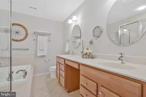 Bath - 2005 Wethersfield Ct, Reston, VA 20191 photo 2 of 4