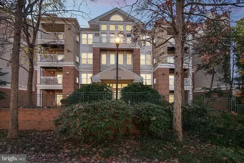 2204 Westcourt Ln #116, Herndon, VA 20170
