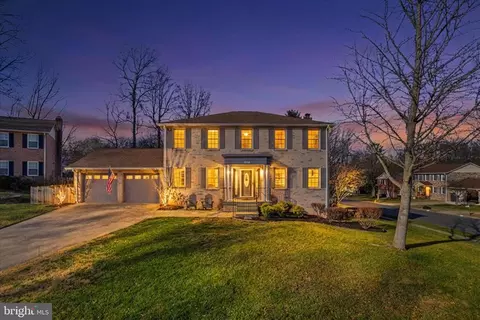 9712 Klimt Ct, Burke, VA 22015