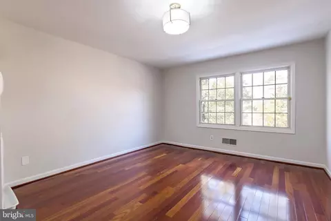 Bedroom - 8218 Carrleigh Pkwy #10, Springfield, VA 22152 photo 3 of 4