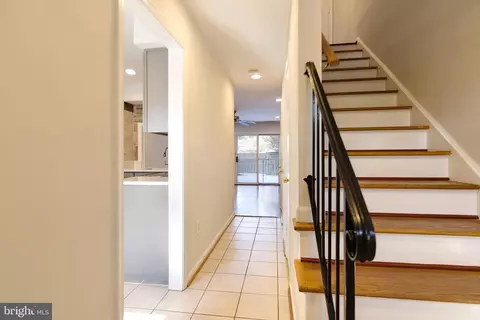Entry Way - 8218 Carrleigh Pkwy #10, Springfield, VA 22152 photo 1 of 2