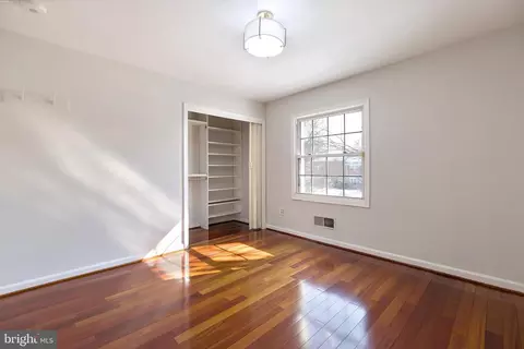 Bedroom - 8218 Carrleigh Pkwy #10, Springfield, VA 22152 photo 2 of 4