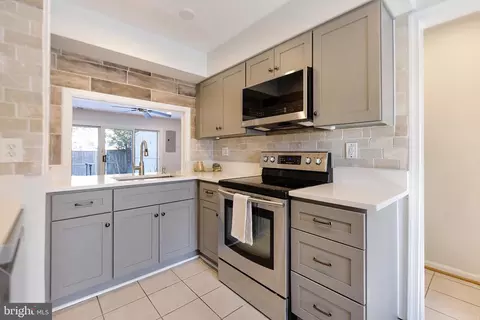 Kitchen - 8218 Carrleigh Pkwy #10, Springfield, VA 22152 photo 1 of 3