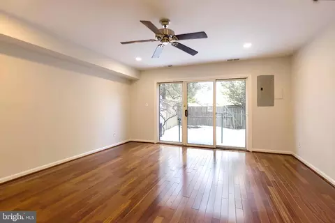 Living - 8218 Carrleigh Pkwy #10, Springfield, VA 22152 photo 3 of 4