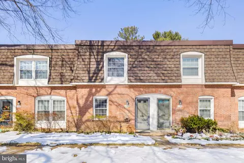 Exterior - 8218 Carrleigh Pkwy #10, Springfield, VA 22152 photo 3 of 8