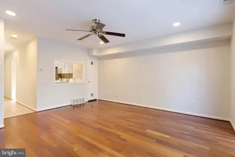 Living - 8218 Carrleigh Pkwy #10, Springfield, VA 22152 photo 1 of 4