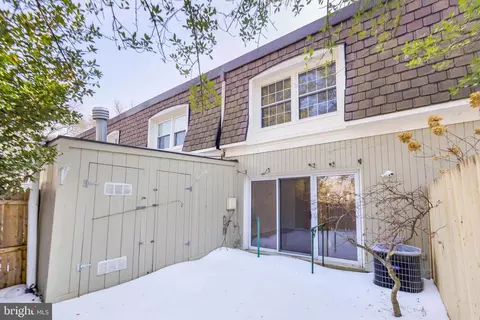 Exterior - 8218 Carrleigh Pkwy #10, Springfield, VA 22152 photo 4 of 8