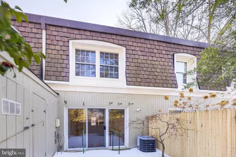 Exterior - 8218 Carrleigh Pkwy #10, Springfield, VA 22152 photo 6 of 8