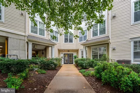 3851 Aristotle Ct #1-404, Fairfax, VA 22030