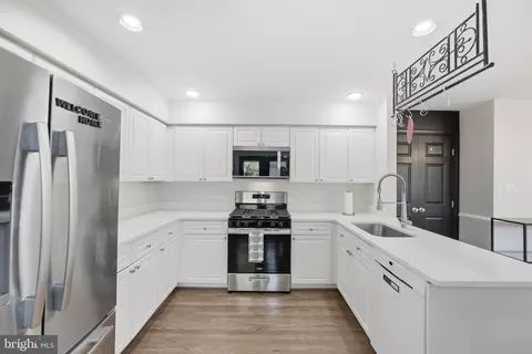 Kitchen - 1433 Buena Vista Ave, Mclean, VA 22101 photo 3 of 4