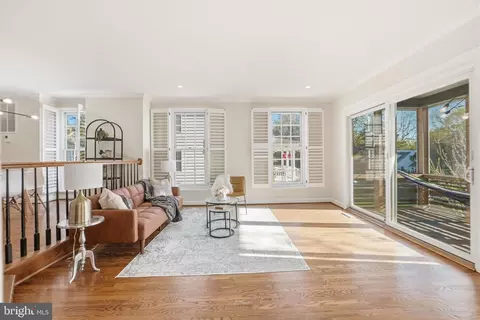 Living - 1433 Buena Vista Ave, Mclean, VA 22101 photo 2 of 6