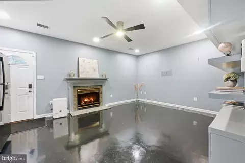Living - 1433 Buena Vista Ave, Mclean, VA 22101 photo 5 of 6