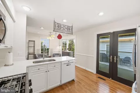 Kitchen - 1433 Buena Vista Ave, Mclean, VA 22101 photo 2 of 4